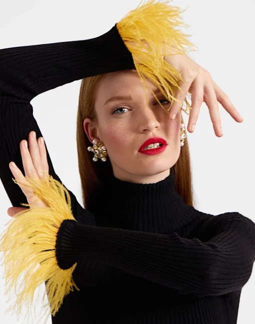 High Kick TopBlack in Ribbed Silk Cashmere With Feathers