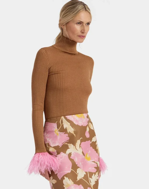 High Kick TopCamel in Ribbed Silk Cashmere With Feathers