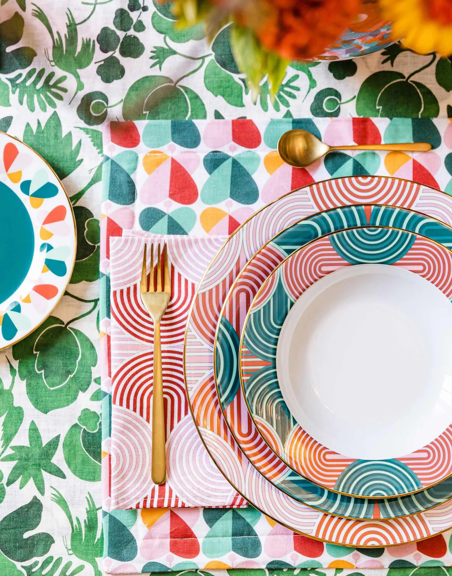 Soup Plates Set Of 2Slinky Green in Porcelain