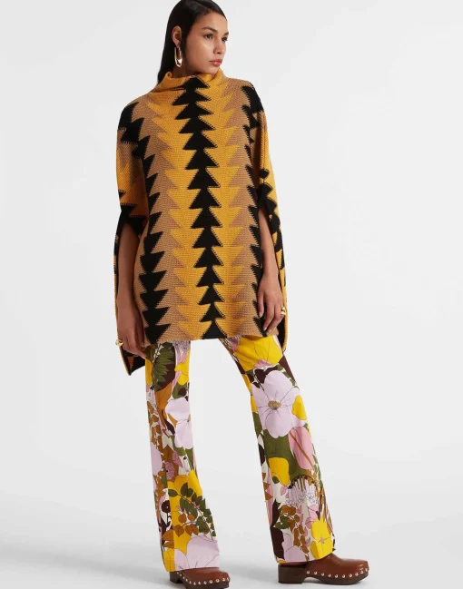 Trine CapeYellow in Wool Intarsia